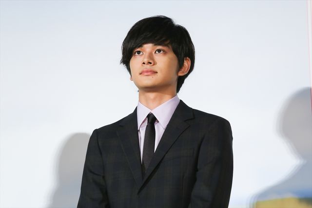 小栗旬「まーきのっ」ポーズで場をなごませる！映画『君の膵臓をたべたい』初日舞台あいさつ（23枚目）