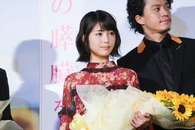 小栗旬「まーきのっ」ポーズで場をなごませる！映画『君の膵臓をたべたい』初日舞台あいさつ（33枚目）