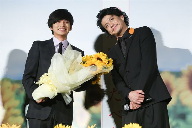 小栗旬「まーきのっ」ポーズで場をなごませる！映画『君の膵臓をたべたい』初日舞台あいさつ（34枚目）