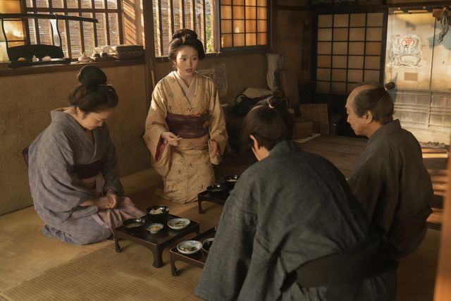 クールな表情のタエ（北川景子）…「ばけばけ」第2週「ムコ、モラウ、ムズカシ。」第8回（4枚目）