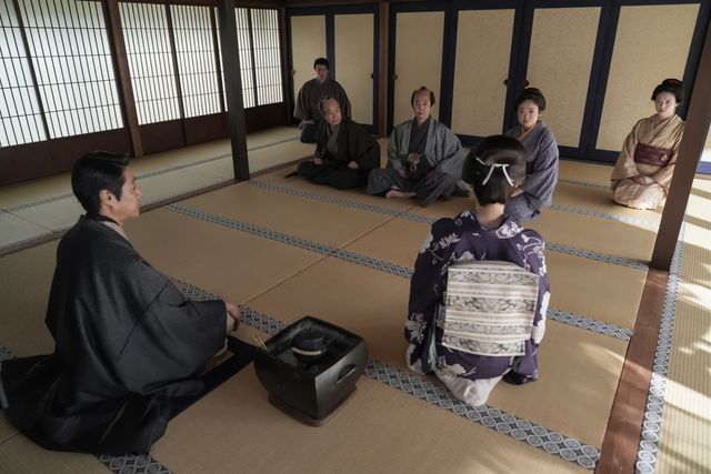 クールな表情のタエ（北川景子）…「ばけばけ」第2週「ムコ、モラウ、ムズカシ。」第8回（5枚目）