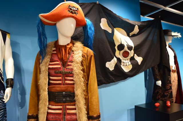 実写版「ONE PIECE」バギー、ミホークらの実物衣装が展示!「SHIBUYA GRAND LINE STORE」内覧会:フォトギャラリー