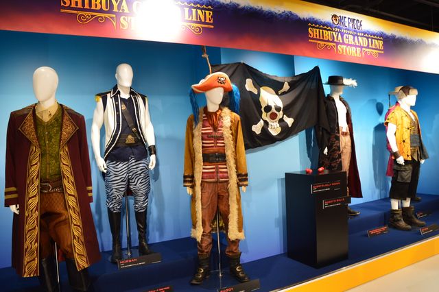 実写版「ONE PIECE」バギー、ミホークらの実物衣装が展示！「SHIBUYA GRAND LINE STORE」内覧会（2枚目）