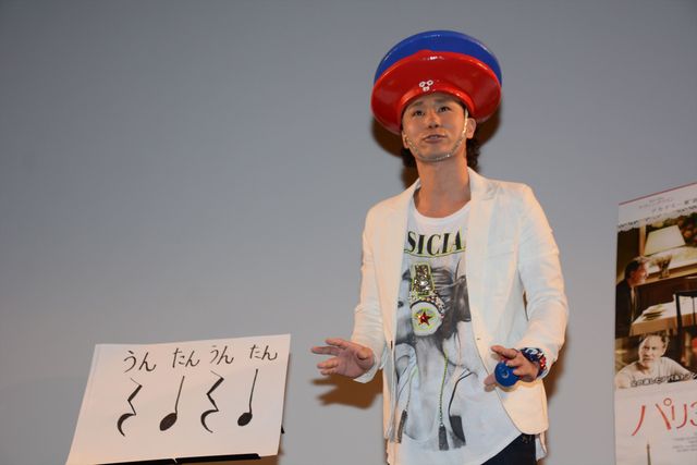 前田けゑがカスタネットを使った芸を披露！写真ギャラリー：フォトギャラリー