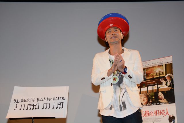 前田けゑがカスタネットを使った芸を披露！写真ギャラリー（2枚目）