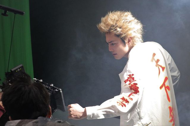 間宮祥太朗の指ハート！ドラマ「ナンバMG5」より（5枚目）