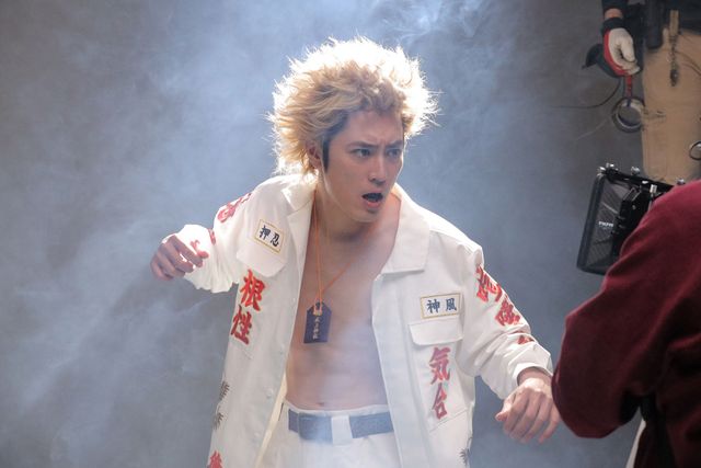 間宮祥太朗の指ハート！ドラマ「ナンバMG5」より（6枚目）