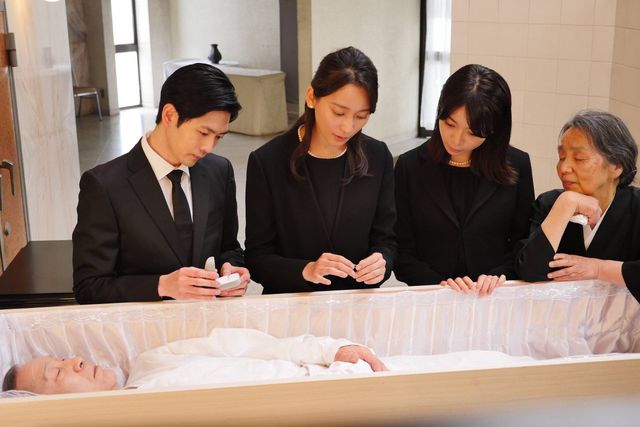 「世にも奇妙な物語 ’20夏の特別編」杏主演「燃えない親父」（5枚目）