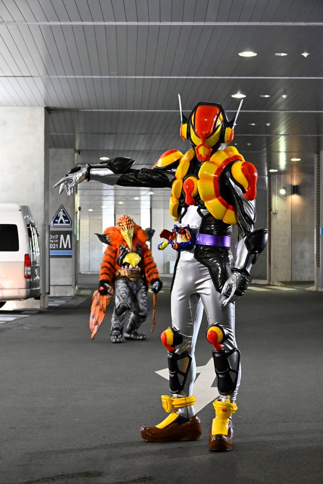 ラーゲ9が仮面ライダーに変身！「仮面ライダーガヴ」第17話場面カット（5枚目）