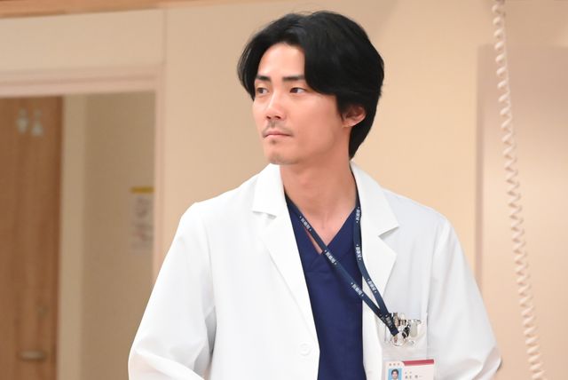 来生先生の優しい笑顔！「恋はつづくよどこまでも」場面カット（2枚目）