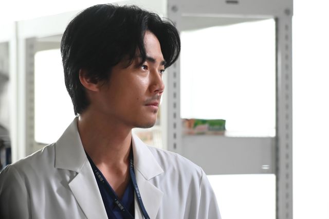 来生先生の優しい笑顔！「恋はつづくよどこまでも」場面カット（3枚目）