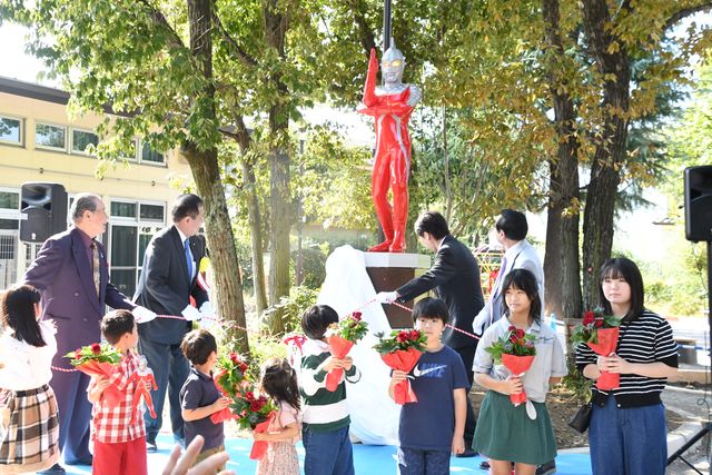 ダン・森次晃嗣＆星司・高峰圭二も駆けつける！ウルトラセブンモニュメント除幕式（5枚目）