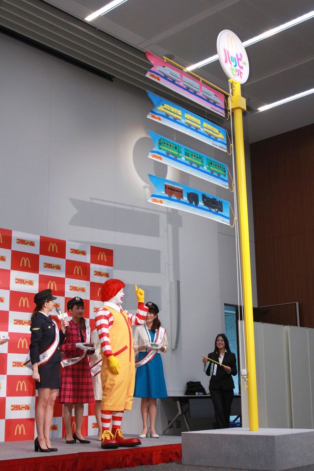 ミキティの車掌姿全身ショット＆各地の美人大使フォトギャラリー（3枚目）