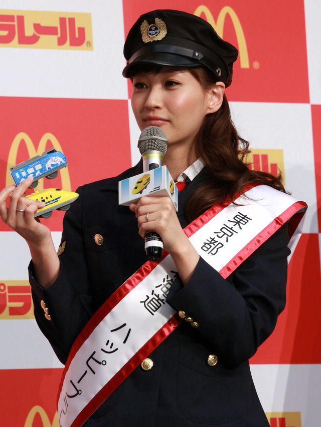 ミキティの車掌姿全身ショット＆各地の美人大使フォトギャラリー（4枚目）