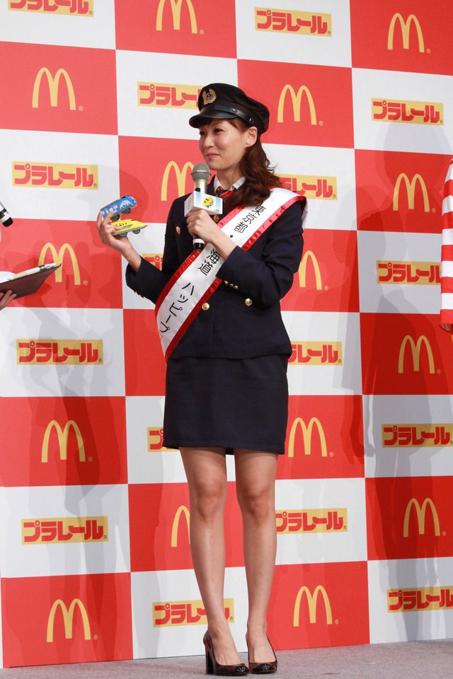 ミキティの車掌姿全身ショット＆各地の美人大使フォトギャラリー（5枚目）