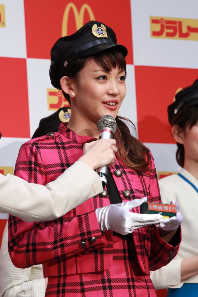 ミキティの車掌姿全身ショット＆各地の美人大使フォトギャラリー（11枚目）