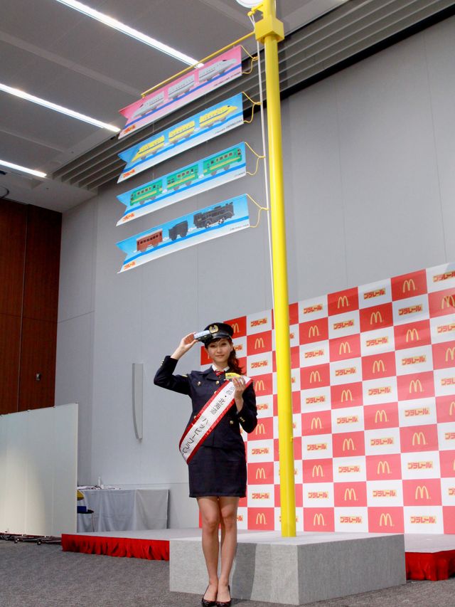 ミキティの車掌姿全身ショット＆各地の美人大使フォトギャラリー（12枚目）