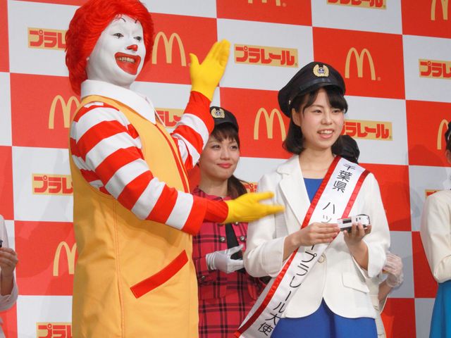 ミキティの車掌姿全身ショット＆各地の美人大使フォトギャラリー（13枚目）