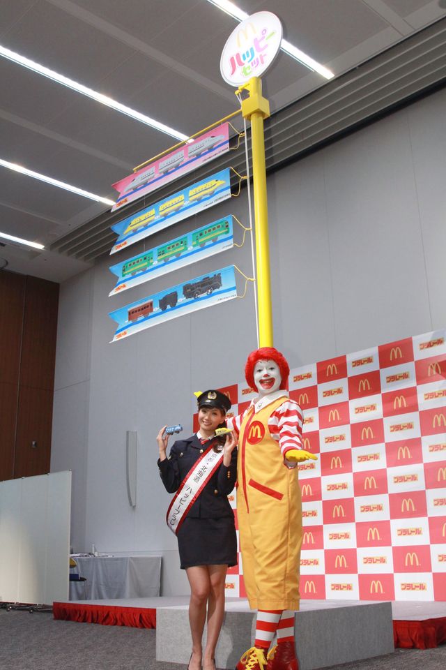 ミキティの車掌姿全身ショット＆各地の美人大使フォトギャラリー（16枚目）