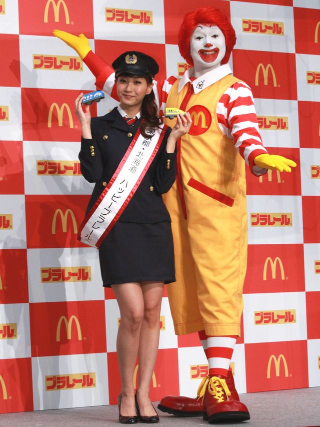 ミキティの車掌姿全身ショット＆各地の美人大使フォトギャラリー（18枚目）