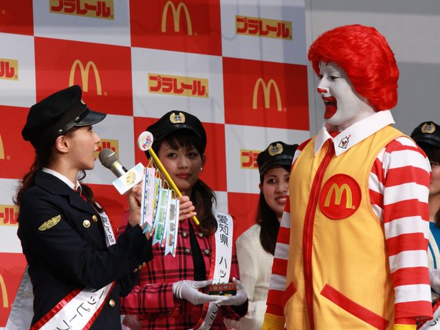 ミキティの車掌姿全身ショット＆各地の美人大使フォトギャラリー（21枚目）