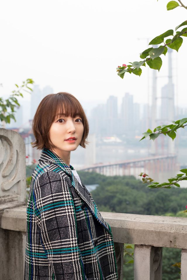 【5枚】かわいくてスタイルもいい！人気声優・花澤香菜の写真集（2枚目）