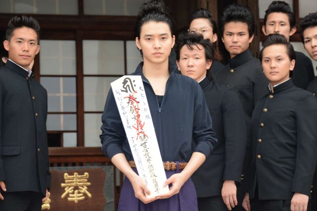 山崎賢人リーゼントで護国寺に！『ジョジョ』大ヒット祈願イベント（9枚目）