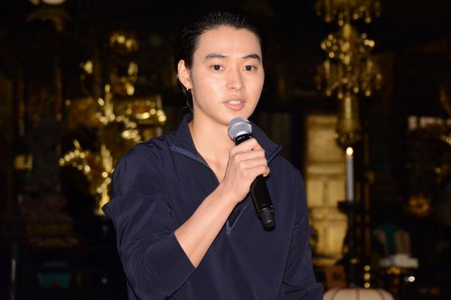 山崎賢人リーゼントで護国寺に！『ジョジョ』大ヒット祈願イベント（14枚目）