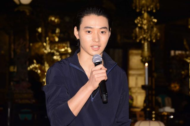 山崎賢人リーゼントで護国寺に！『ジョジョ』大ヒット祈願イベント（15枚目）