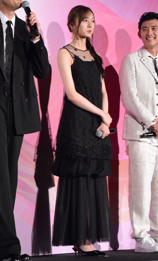 吉岡里帆、美しいシースルードレスで水上恒司、竜星涼らと登壇！『九龍ジェネリックロマンス』ジャパンプレミア（15枚目）