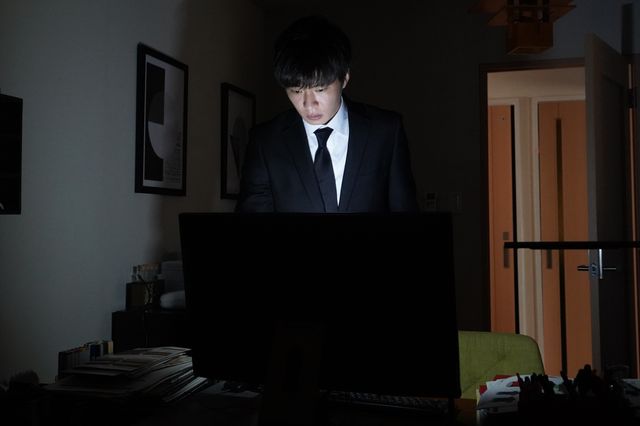 田中圭＆横浜流星が急接近！「あなたの番です-反撃編-」場面カットほか（2枚目）