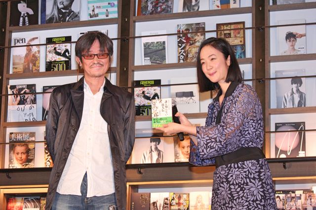 野村周平、ほほ笑みながら手を振る　映画『ビブリア古書堂の事件手帖』公開直前イベント（6枚目）