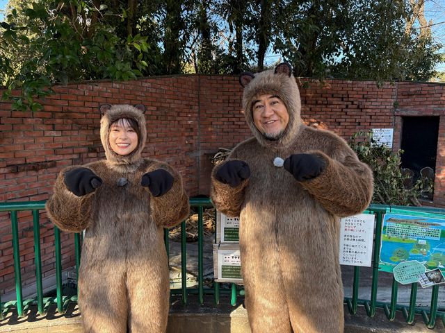 ビーバー姿で本物のビーバーたちを訪問した芳根京子&小手伸也