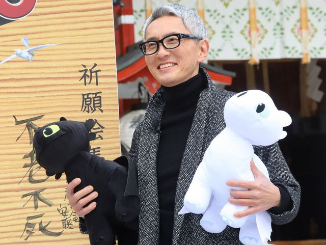 『ヒックとドラゴン』松重豊＆メイプル超合金がヒット祈願！：フォトギャラリー