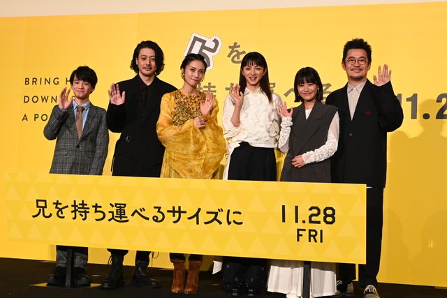 まるで女神！柴咲コウ、シースルーの装いでオダギリジョー、満島ひかりらと登壇　『兄を持ち運べるサイズに』プレミア上映会：フォトギャラリー