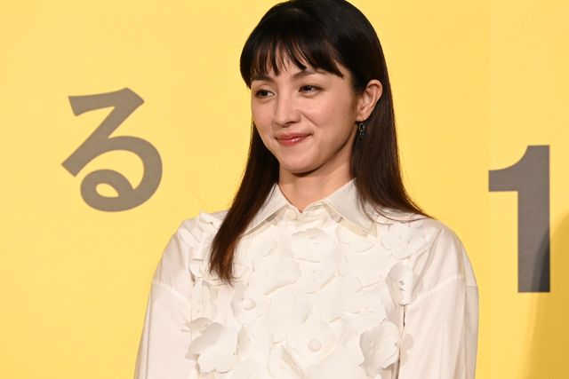 まるで女神！柴咲コウ、シースルーの装いでオダギリジョー、満島ひかりらと登壇　『兄を持ち運べるサイズに』プレミア上映会（13枚目）