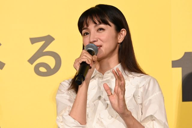 まるで女神！柴咲コウ、シースルーの装いでオダギリジョー、満島ひかりらと登壇　『兄を持ち運べるサイズに』プレミア上映会（16枚目）