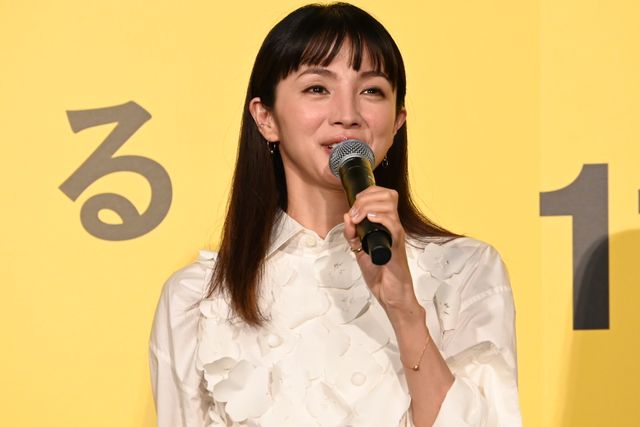 まるで女神！柴咲コウ、シースルーの装いでオダギリジョー、満島ひかりらと登壇　『兄を持ち運べるサイズに』プレミア上映会（17枚目）