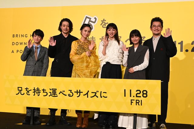 まるで女神！柴咲コウ、シースルーの装いでオダギリジョー、満島ひかりらと登壇　『兄を持ち運べるサイズに』プレミア上映会（31枚目）