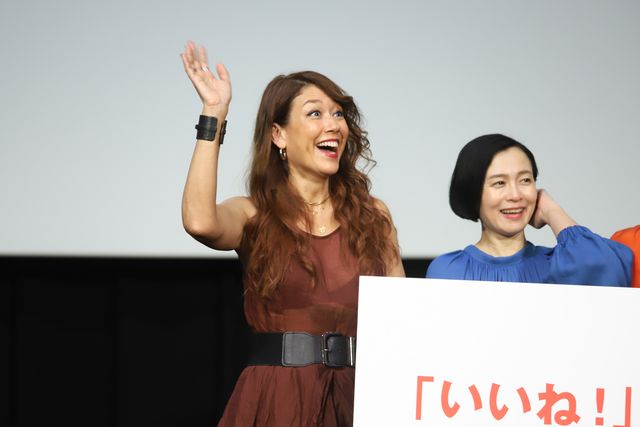 中山美穂、黒のドレス姿が美しい！『108～海馬五郎の復讐と冒険～』公開記念舞台あいさつ（2枚目）