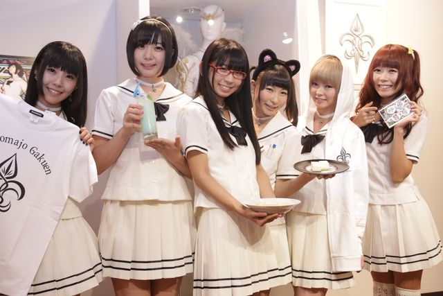 でんぱ組.inc制服姿で登場！映画『白魔女学園』カフェフォト