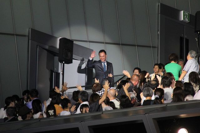 渡辺謙、客席から登場！映画『許されざる者』プレミア写真ギャラリー（2枚目）