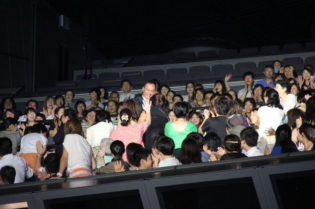 渡辺謙、客席から登場！映画『許されざる者』プレミア写真ギャラリー（3枚目）