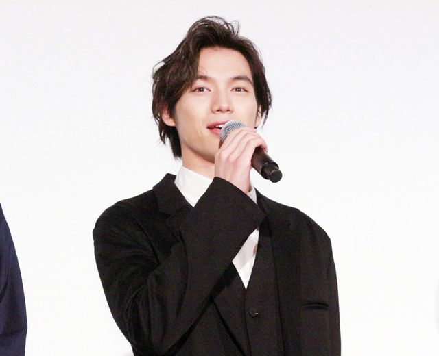 キレッキレのダンスを披露！福士蒼汰ら出演『曇天に笑う』初日舞台挨拶：フォトギャラリー