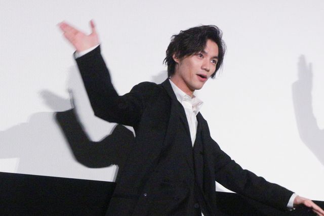 キレッキレのダンスを披露！福士蒼汰ら出演『曇天に笑う』初日舞台挨拶（12枚目）
