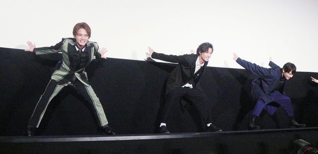 キレッキレのダンスを披露！福士蒼汰ら出演『曇天に笑う』初日舞台挨拶（14枚目）