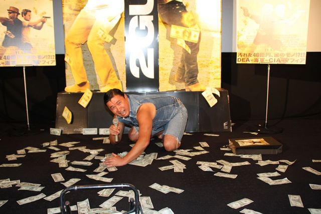 スギちゃん、金まみれ…フォトギャラリー（7枚目）