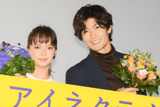 三浦春馬、笑顔で花束受け取る！映画『アイネクライネナハトムジーク』大ヒット御礼舞台あいさつ：フォトギャラリー