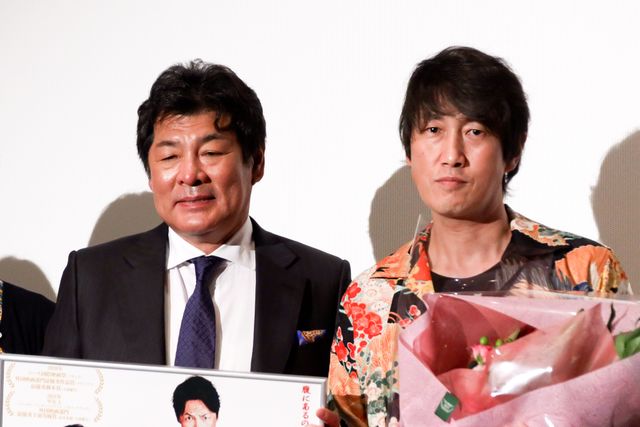 赤井夫妻が上西雄大監督に感謝！『ねばぎば　新世界』初日舞台あいさつ（10枚目）