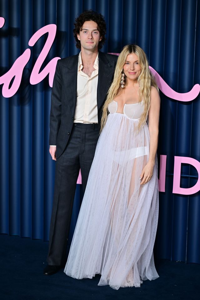 シエナ・ミラーとオリ・グリーン（2枚目）